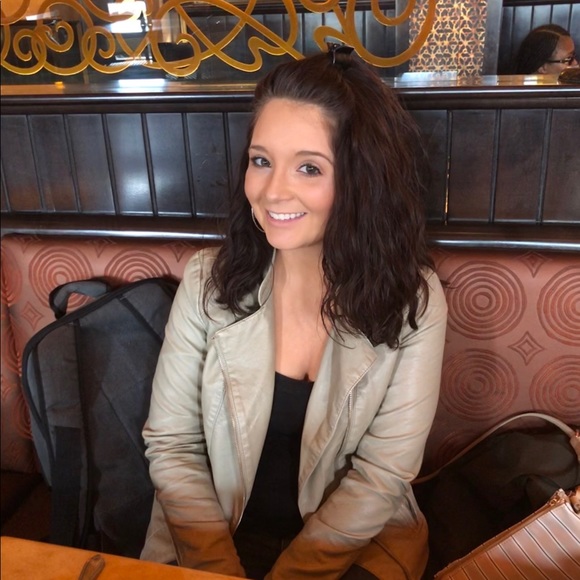 Meet your Posher, Danielle - Picture 1 of 1